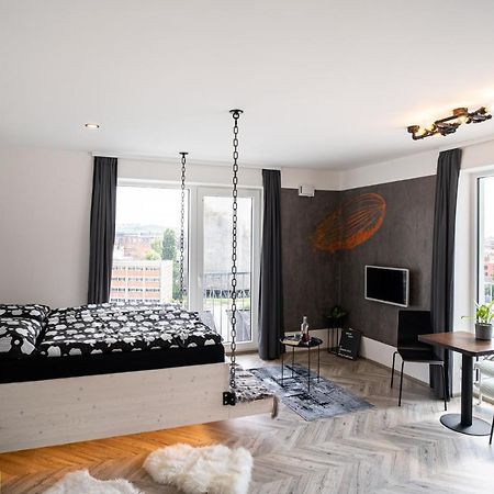 Zeppelin Studio With An Industrial View - Brno Apartamento Exterior foto