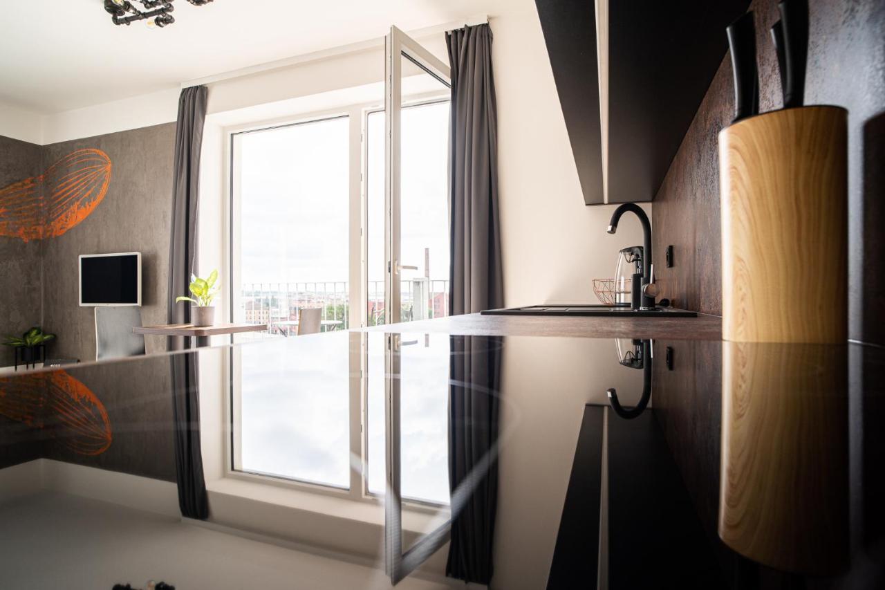 Zeppelin Studio With An Industrial View - Brno Apartamento Exterior foto