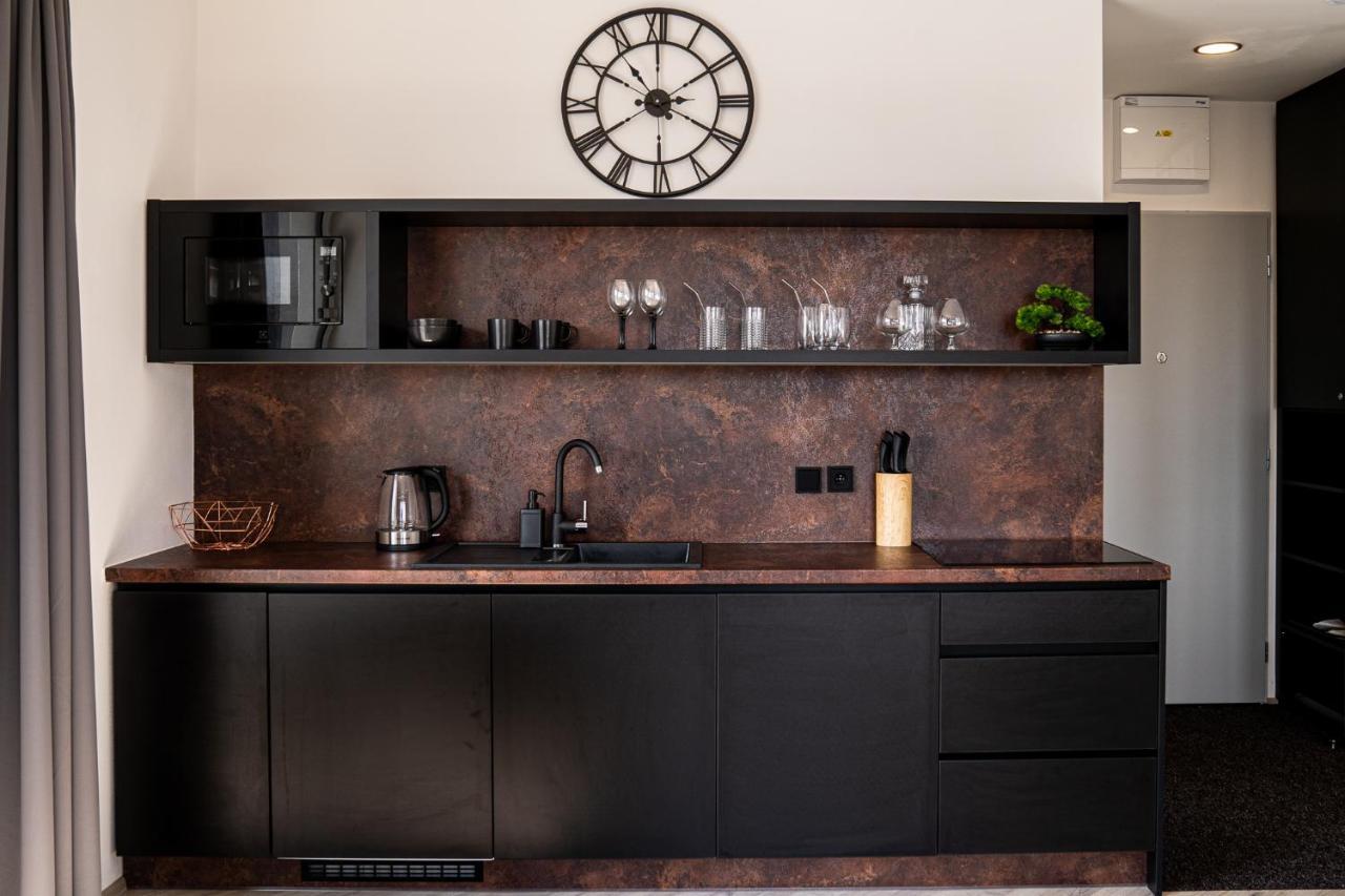 Zeppelin Studio With An Industrial View - Brno Apartamento Exterior foto