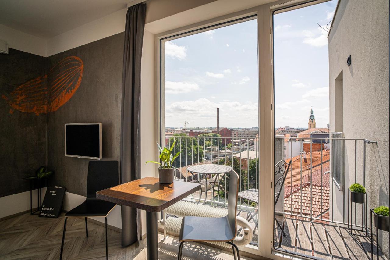Zeppelin Studio With An Industrial View - Brno Apartamento Exterior foto