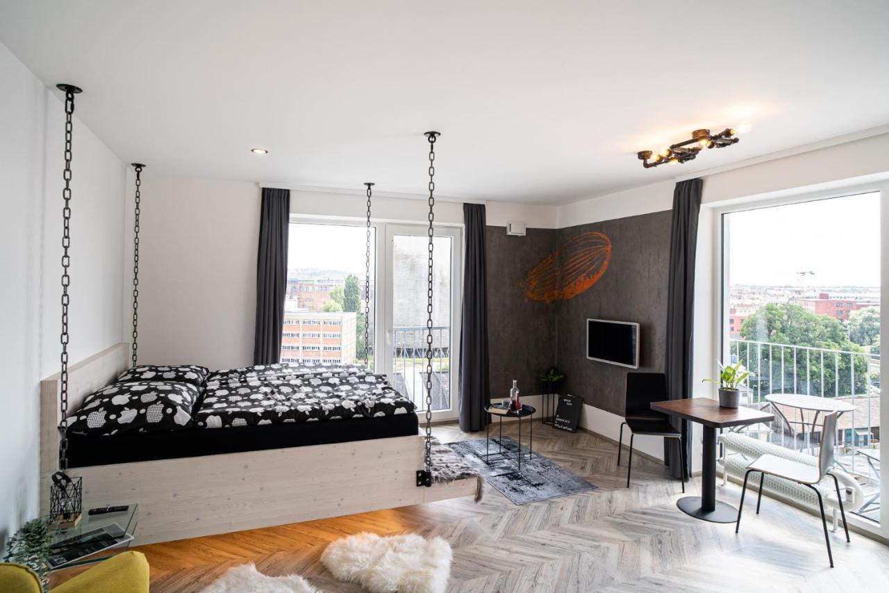 Zeppelin Studio With An Industrial View - Brno Apartamento Exterior foto
